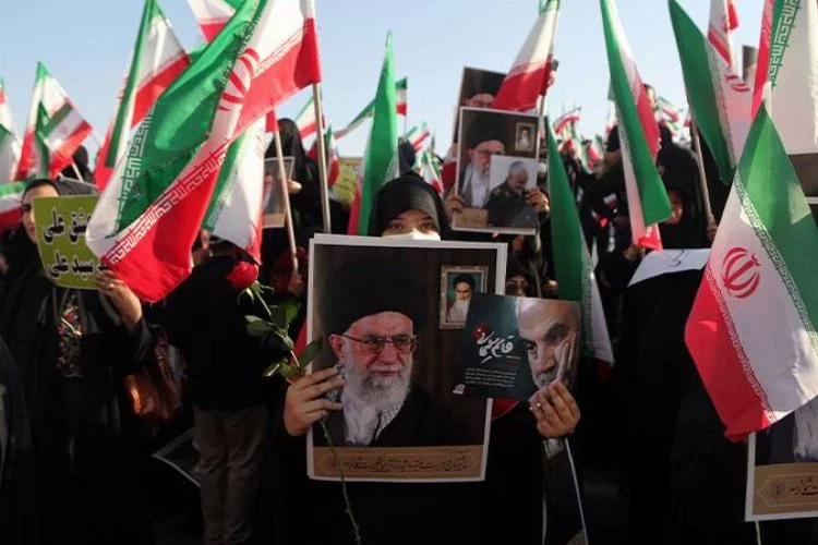 Hollanda'dan vatandaşlarına 'İran'a gitmeyin' çağrısı