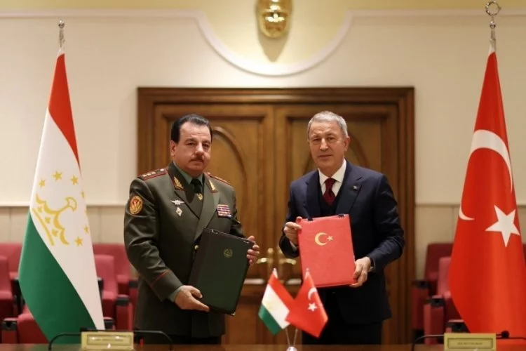 Hulusi Akar, Tacikistanlı mevkidaşı ile anlaşma imzaladı