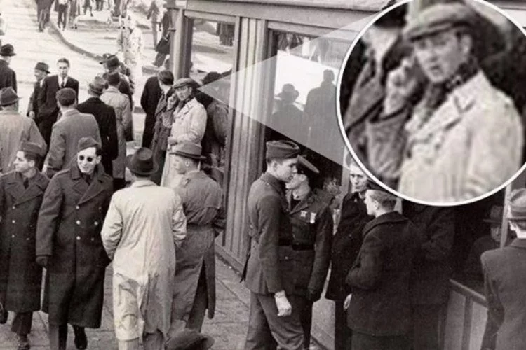 İkinci Dünya Savaşı sırasında çekilen fotoğrafta 'cep telefonu' tartışması