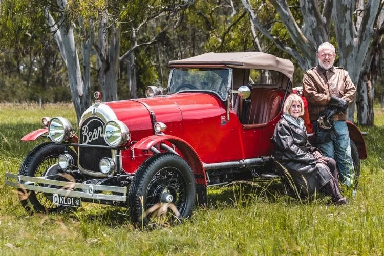 İngiliz çiftin 1924 model klasik otomobil ile dünya turu