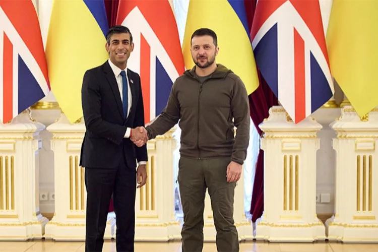 İngiltere Başbakanı, Kiev’de Zelenski ile görüştü