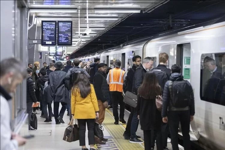 İngiltere'de 40 bin tren yolu çalışanı 4 kez toplu greve gitmeyi planlıyor