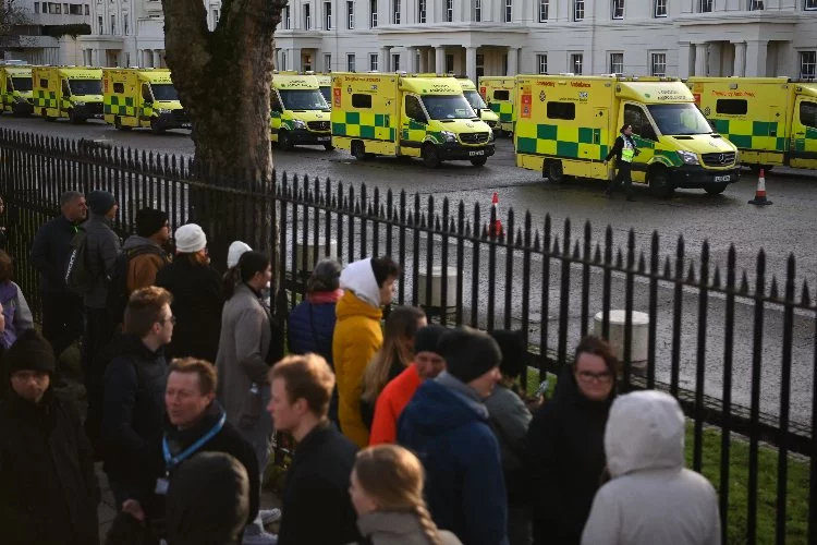 İngiltere ve Galler’de ambulans çalışanları ikinci kez grevde