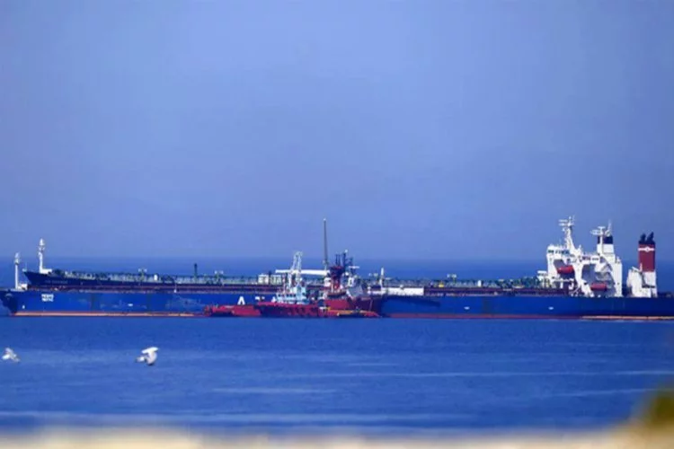 İran'da 11 milyon litre kaçak yakıt taşıyan gemiye el konuldu
