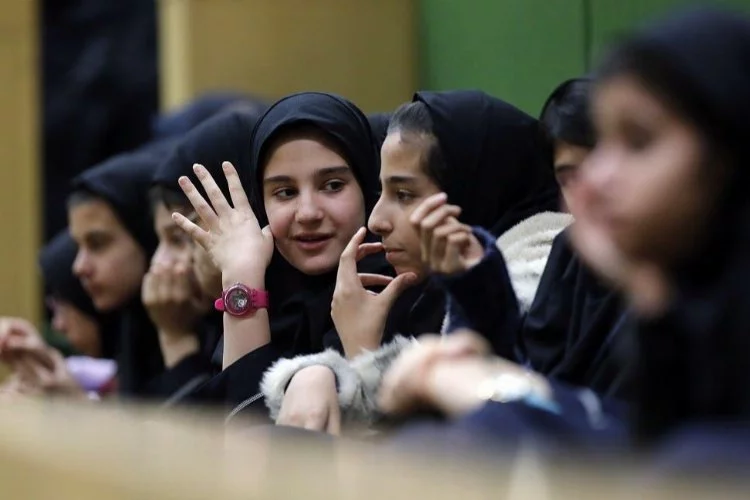 İran'da 5 bini aşkın öğrenci zehirlendi