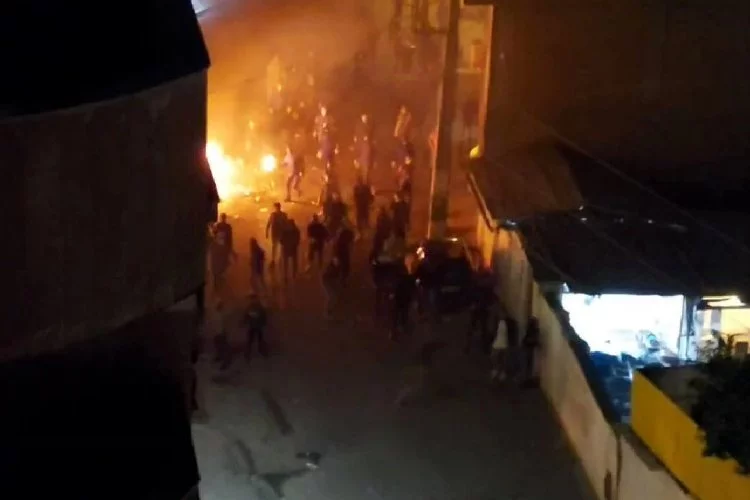 İran’da bir medrese ile Besic karargahları ateşe verildi