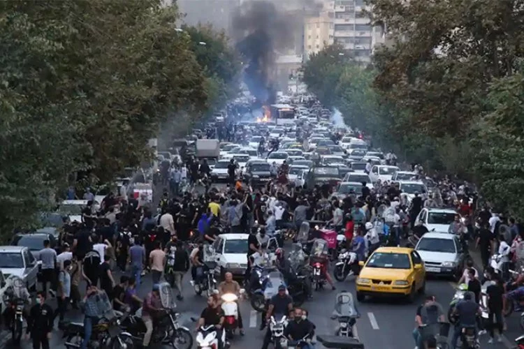 İran’da yeniden başlayan eylemlerde 1 gösterici öldürüldü