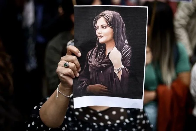 İranlı Mahsa Amini'nin ölümüne ünlü isimlerden gelen tepkiler