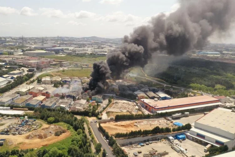 İstanbul'da boya fabrikasında yangın: 3 ölü