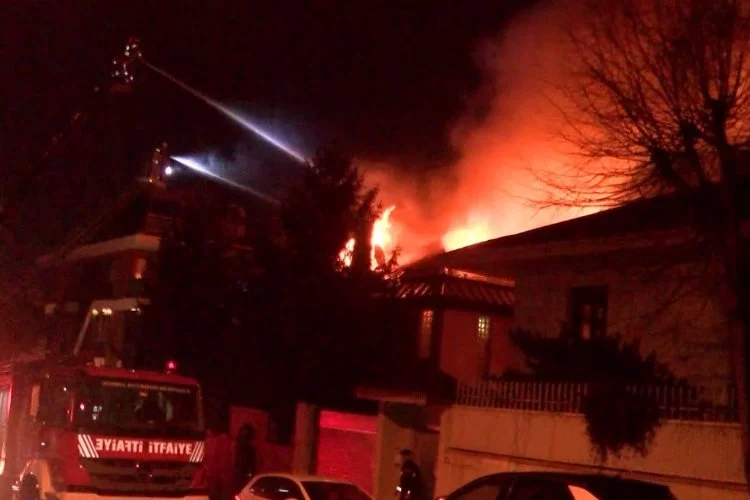 İstanbul'da lüks villa alev alev yandı