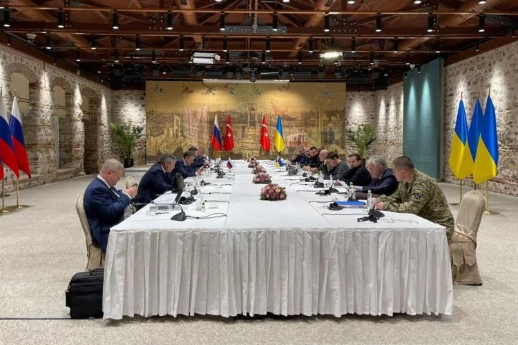 İstanbul'daki Rusya-Ukrayna görüşmeleri için taraflar ne dedi?