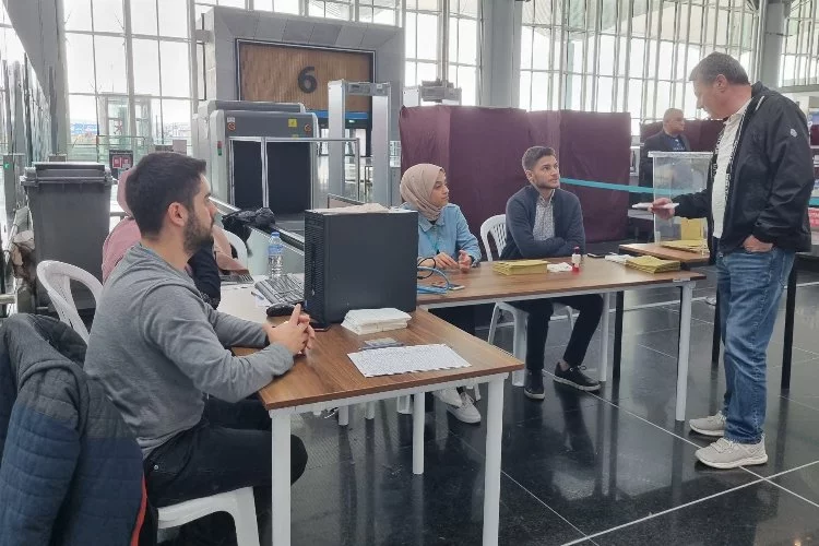 İstanbul Havalimanı’nda oy verme işlemi devam ediyor