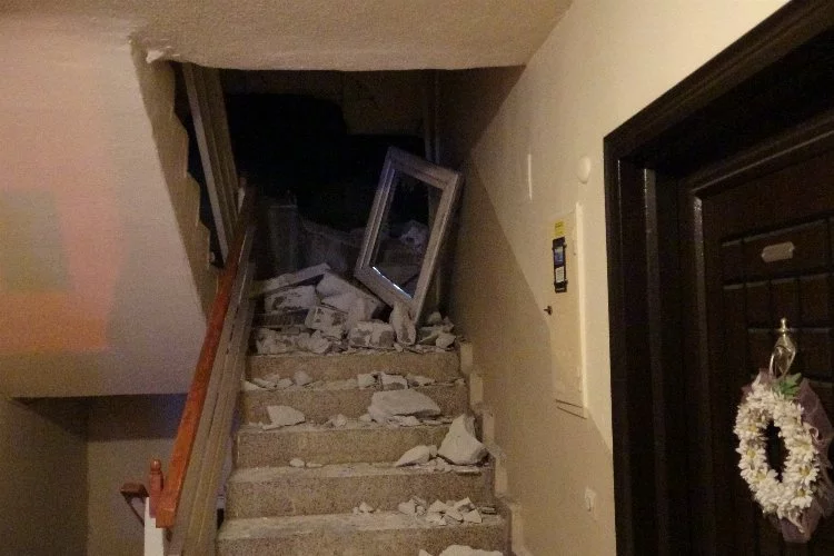 İstinat duvarı çöktü: 4 apartman tahliye edildi