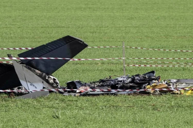İtalya'da askeri eğitim uçakları havada çarpıştı: 2 ölü