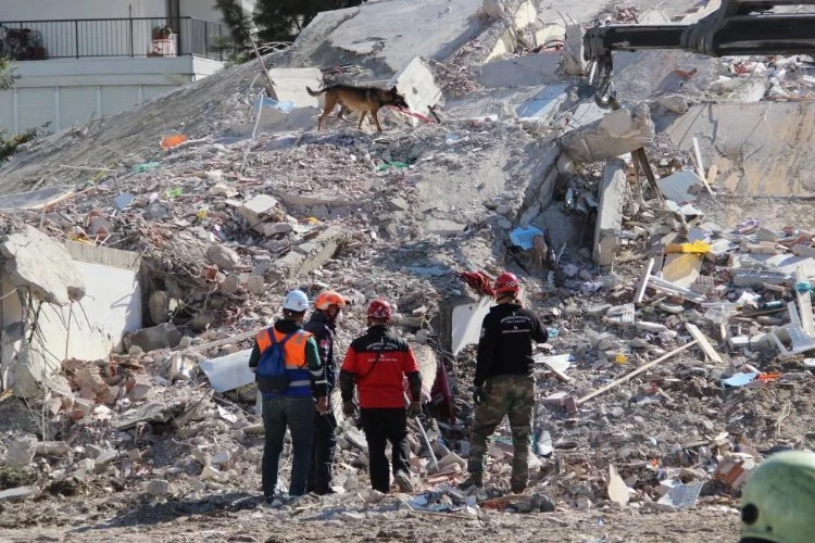 İzmir depreminde 11 kişiye mezar olan apartmanın davasında gerekçeli karar