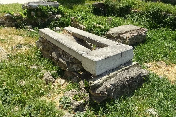 İznik’te Osmanlı’ya ait mezar kalıntıları gizemini koruyor