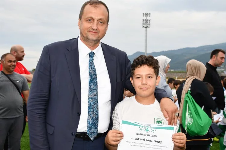İznikspor yaz futbol okulunda sertifika heyecanı