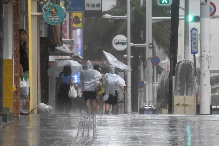 Japonya'da tayfun nedeniyle 79 bin kişiye tahliye çağrısı