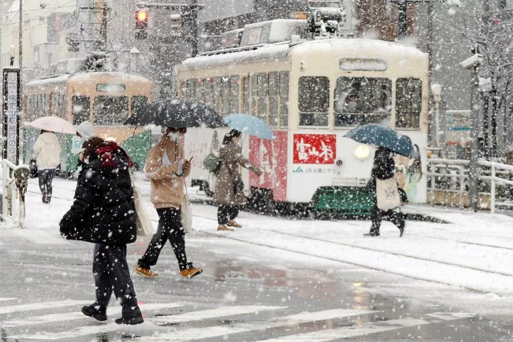 Japonya’da yoğun kar yağışı: 280 uçuş iptal edildi