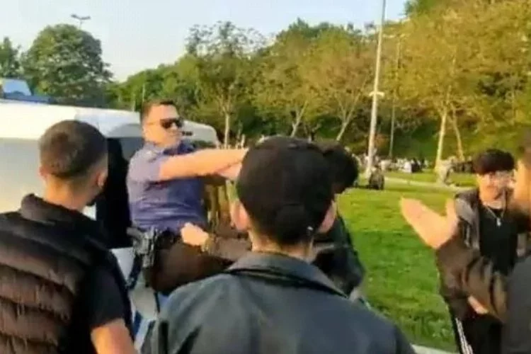 Kadıköy'de polise saldıran 4 kişi gözaltına alındı