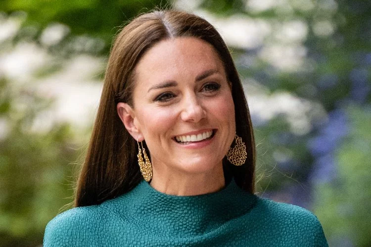 Prenses Kate Middleton askeri üniforma giydi