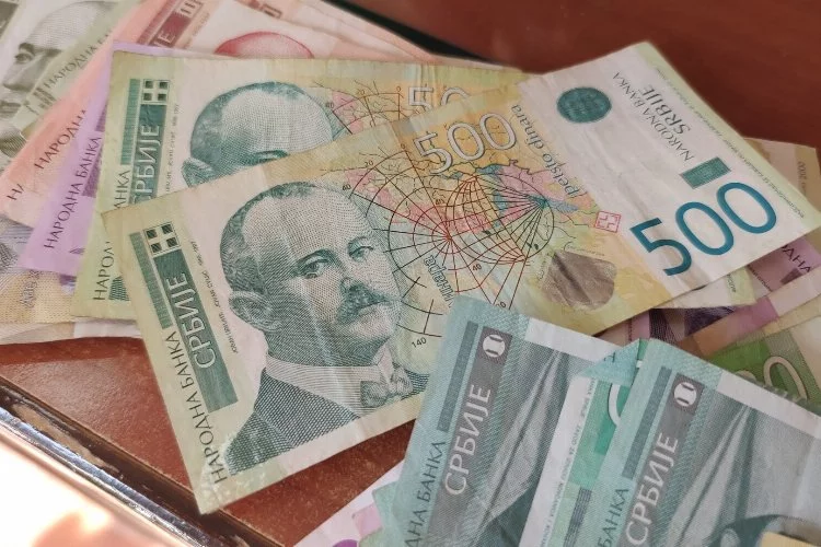 Kosova’da 1 Şubat’tan itibaren Sırp para birimi dinarın kullanımı yasaklanıyor