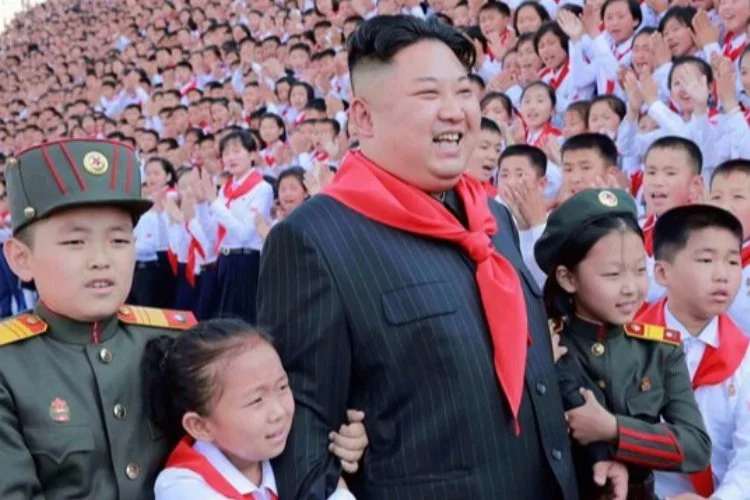Kuzey Kore'de gülmek yasaklandı!