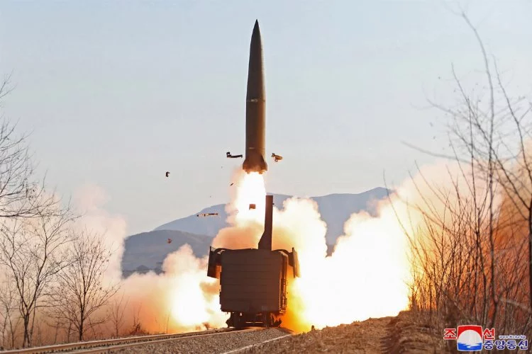 Kuzey Kore’den 2 yeni füze denemesi