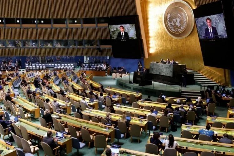 Macron konuştu, BM Genel Kurulu karıştı
