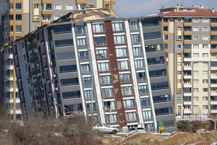Malatya’da ağır hasarlı milyonluk binaların yıkımına başlanıyor