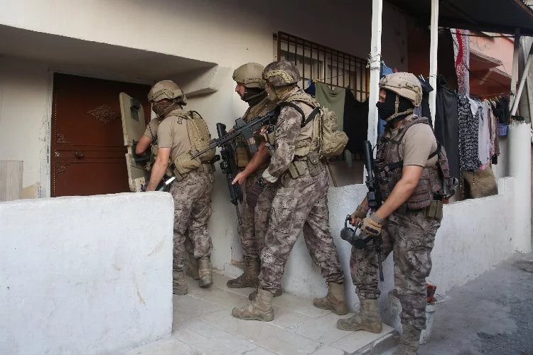 Mersin'de uyuşturucu satıcılarına şafak operasyonu: 31 gözaltı