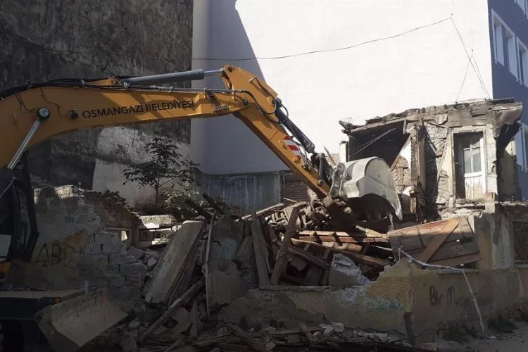 Osmangazi'de metruk binalar ortadan kalkıyor