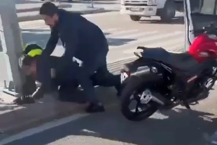 Motosiklet sürücüsünü kaskla darp eden şahıs yakalandı