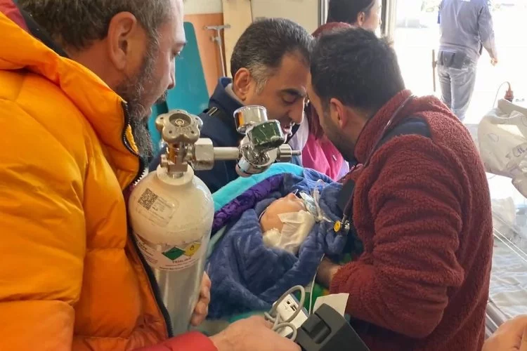 MSB: “Enkazdan çıkarılan 40 günlük yavrumuzu helikopterle Adana Şehir Hastanesine naklettik”