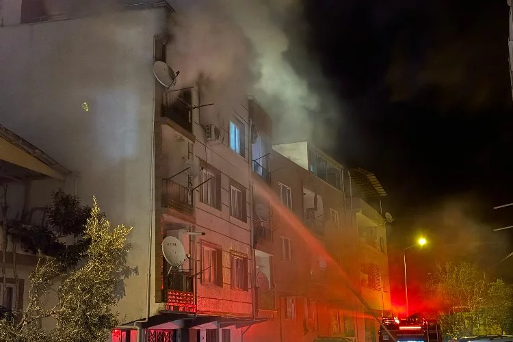 Mudanya'da 4 katlı binada yangın paniği