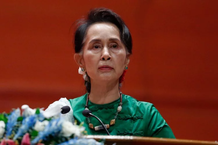Myanmar'ın devrik lideri Suu Kyi ve ekonomi danışmanı Turnell'e 3'er yıl hapis