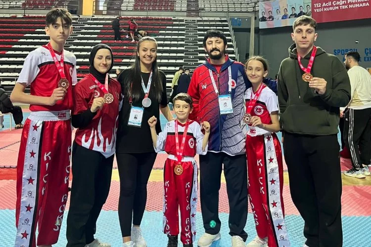 Nilüferli sporcular Türkiye Kick Boks Şampiyonası’nda fark yarattı