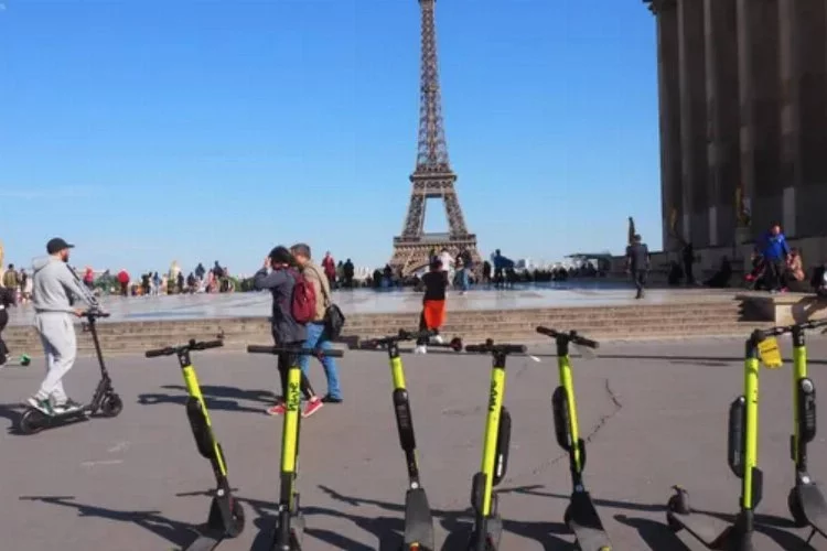 Paris'te elektrikli scooterların yasaklanması gündemde