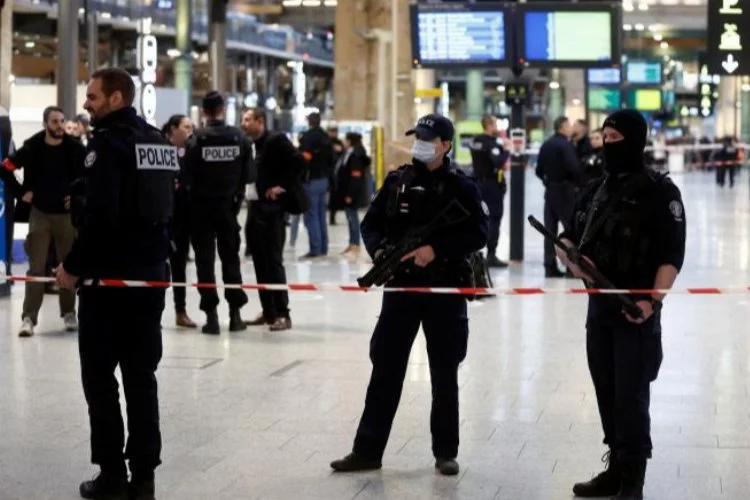 Paris’te tren garında bıçaklı saldırı