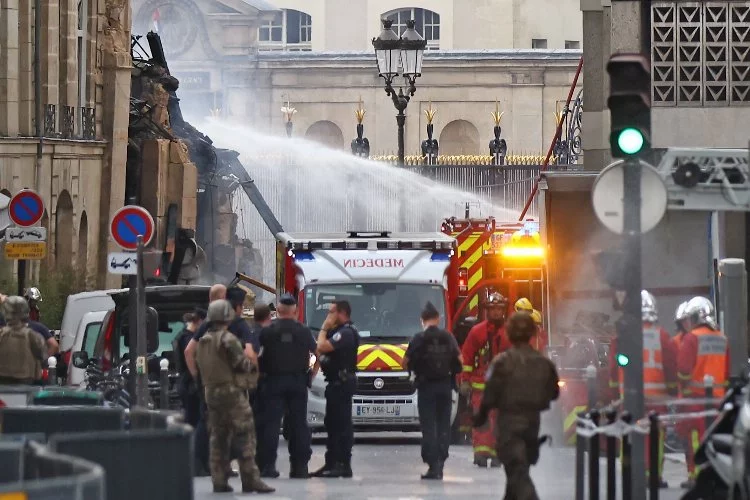 Paris’teki doğal gaz patlamasının enkazından ceset çıkarıldı