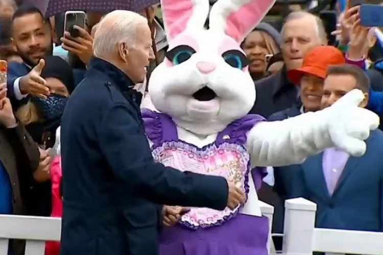 Paskalya tavşanı, Biden'ın konuşmasını durdurdu