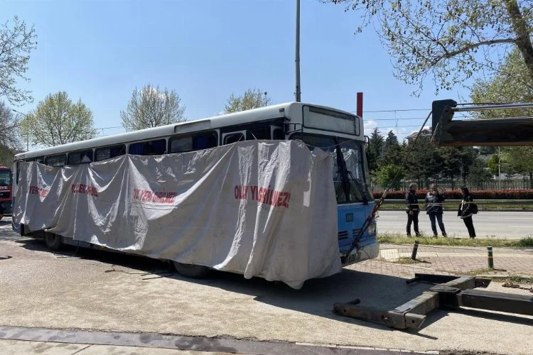 Bursa'da patlamanın yaşandığı otobüs olay yerinden kaldırıldı
