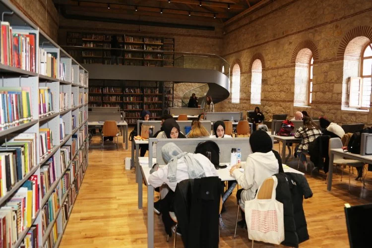 Rami Kütüphanesi’ne ziyaretçi akını