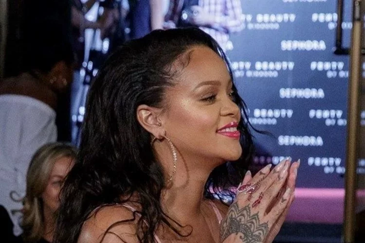 Rihanna beş yıl sonra müzik dünyasına döndü