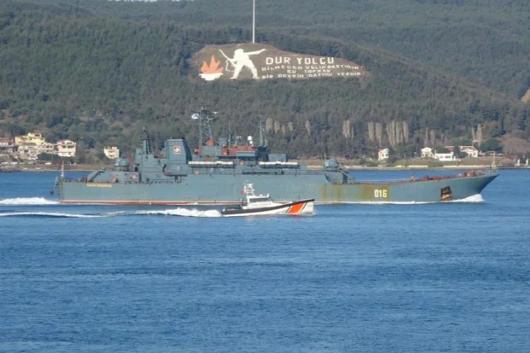 Rus çıkarma gemileri Karadeniz'e ilerliyor
