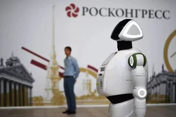 Rusya’da ilk insansı bekçi robot göreve başladı