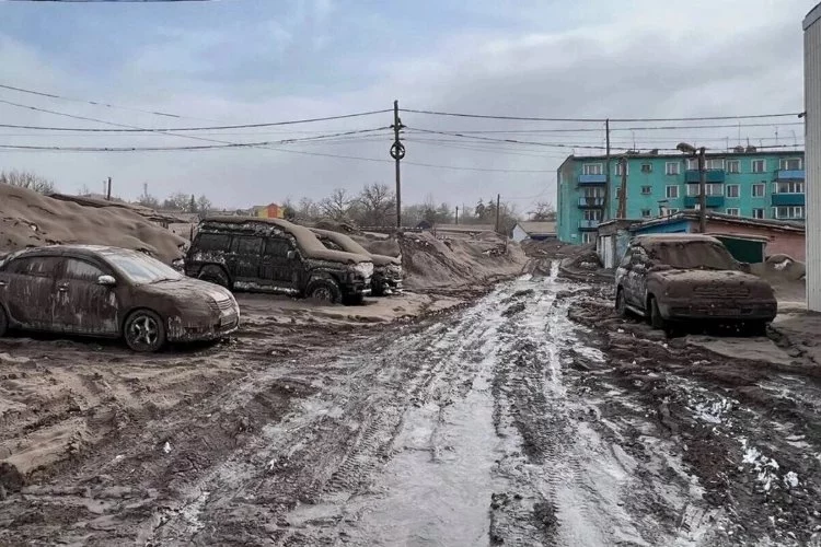 Rusya'da yanardağ patlaması: Son 60 yılın en büyük kül istilası