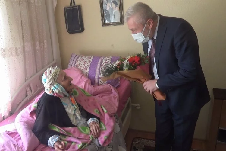 Sağlık Müdürü Dr. Fevzi Yavuzyılmaz 110 yaşındaki Halime teyzeyi ziyaret etti