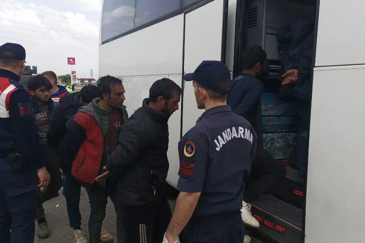 Sivas’ta TIR'ın dorsesinden 134 kaçak göçmen çıktı