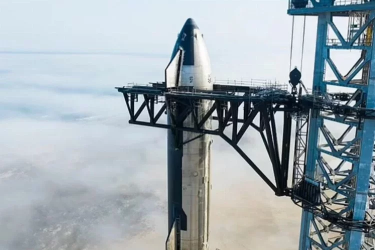 SpaceX, dünyanın en güçlü roketinin fotoğraflarını paylaştı